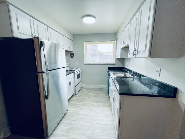 Kitchen - 4036 O Leary Ave