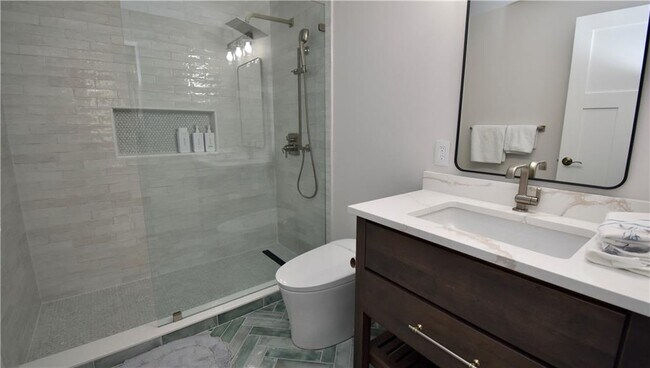 Building Photo - 5 Phil's Path