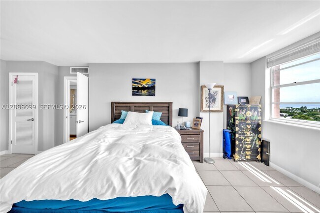 Building Photo - 3161 S Ocean Dr
