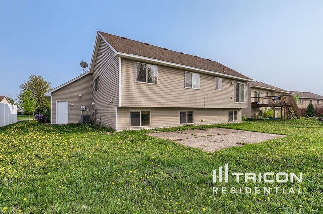 Building Photo - 783 Harrison Dr