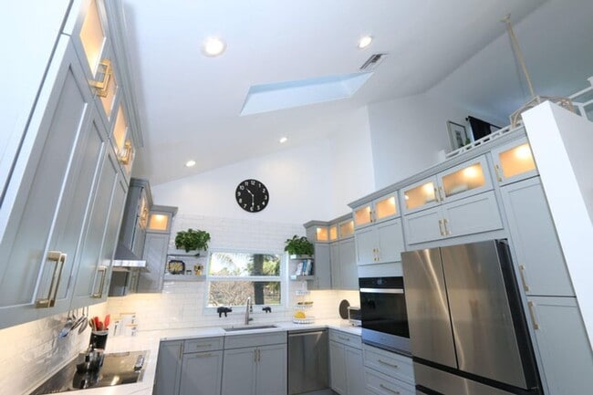 Building Photo - 4161 S US Hwy 1