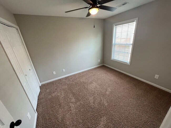 Building Photo - Powell 37849 - 3 bedroom, 2.5 bath home - Contact Tanner Fee 865-850-5103