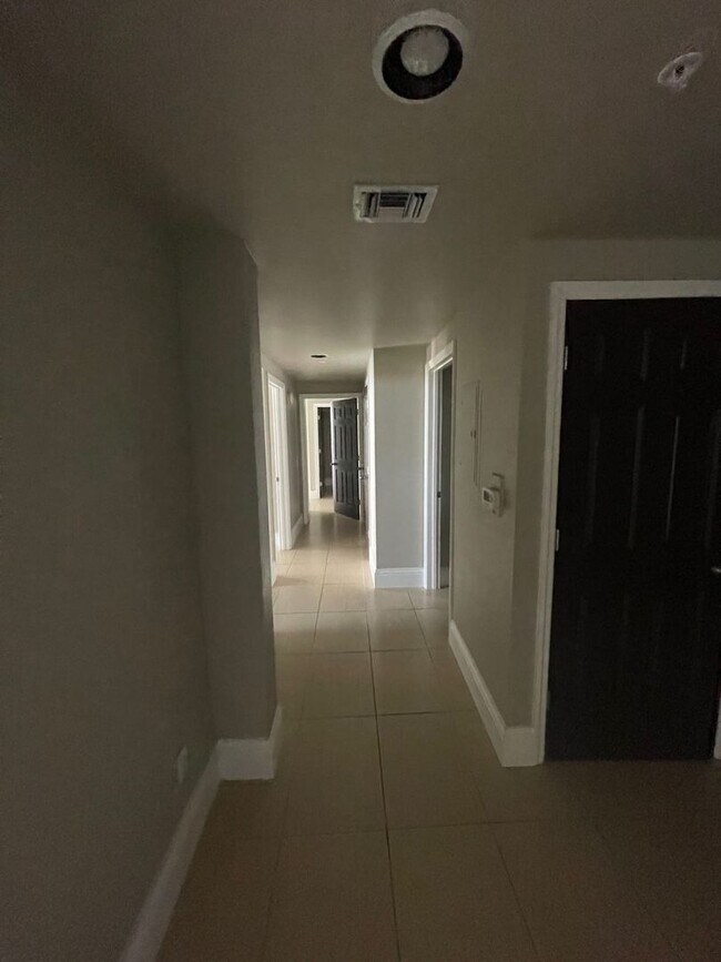 Building Photo - You have to see this View!  3 bedroom 2 bath condo @ The Waverly!