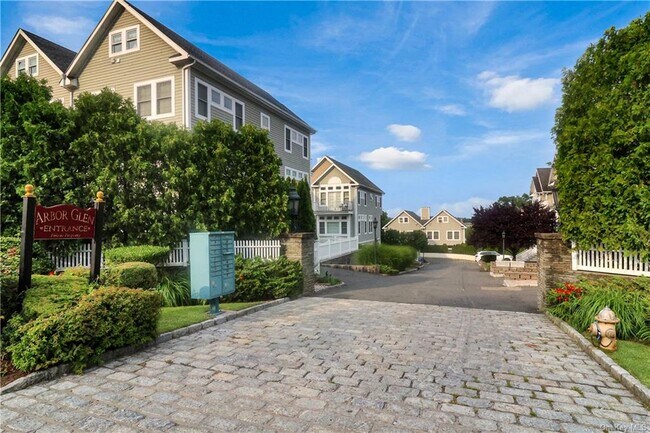 Building Photo - 29 Arbor Glen