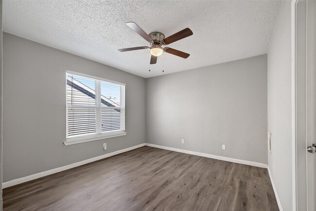 Building Photo - 1710 Good Day Dr