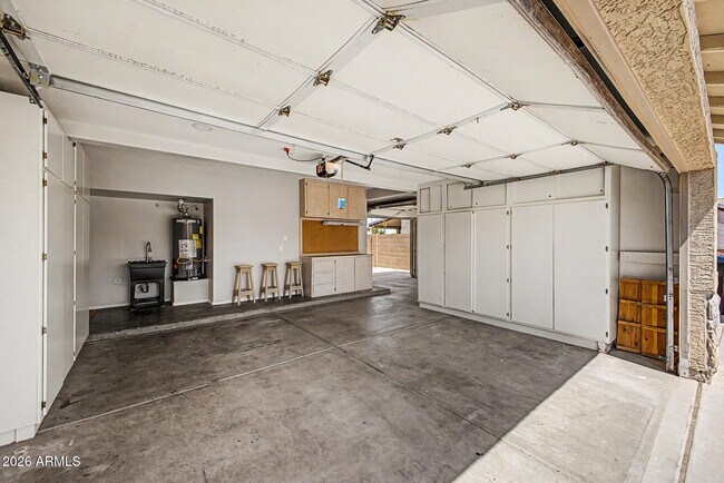 Building Photo - 414 N Hudson Pl