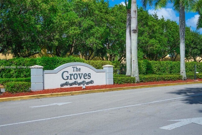 Building Photo - 3085 SE 17th Ave