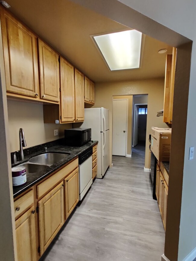 Building Photo - Beautiful  2 beds and 2 baths condon locat...