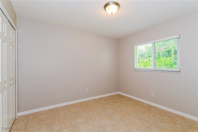 Building Photo - 1322 SE 33rd Terrace