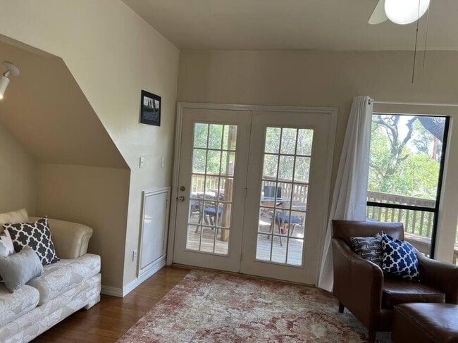 Building Photo - 501 Westbrook Dr