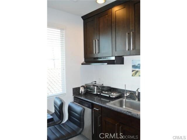 Building Photo - 408 Avenida Santa Barbara