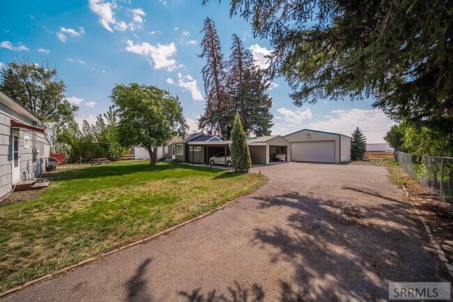 Building Photo - 2910 E Lincoln Rd