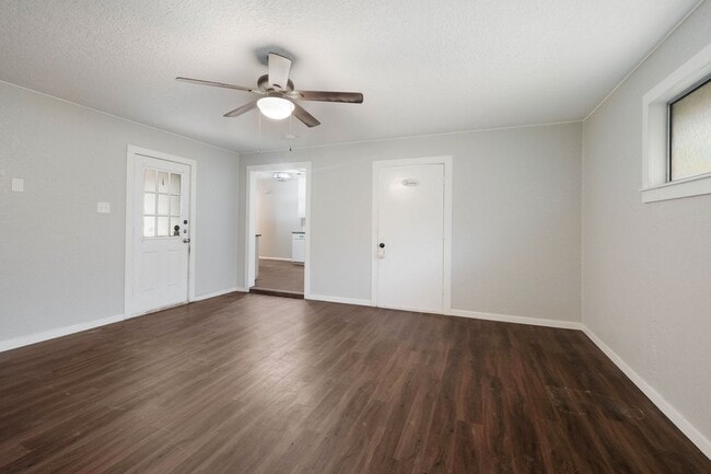 Building Photo - 323 Craigmont Ln