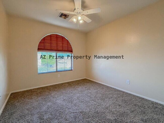 Building Photo - 24016 N Oasis Blvd