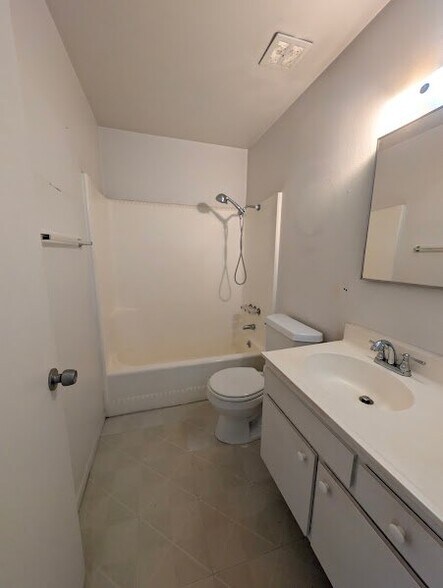 Building Photo - 13802 Via Rimini