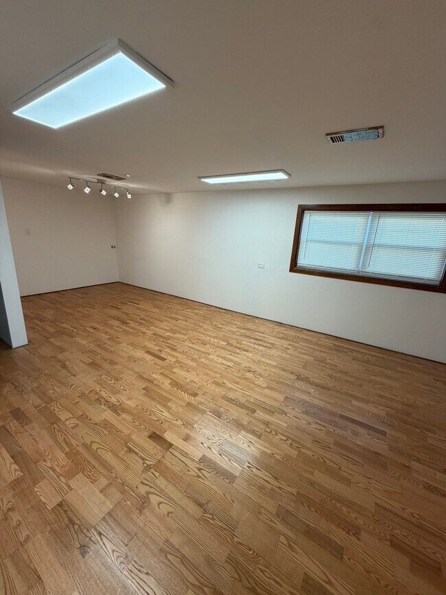 Building Photo - 8901 Octavia Ave