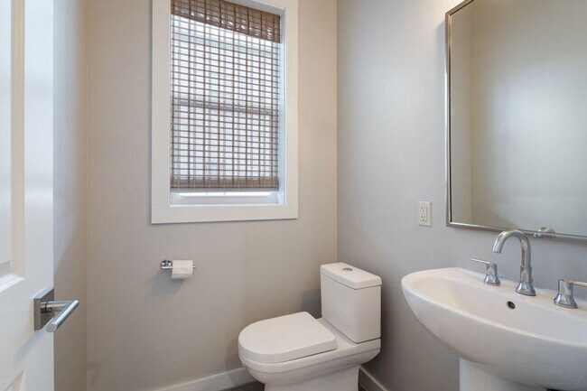 Building Photo - 3737 Bienville Ave