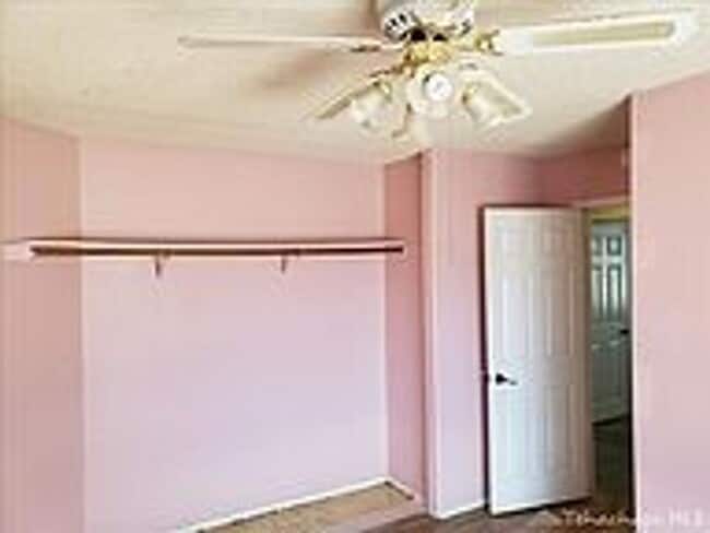 Building Photo - Beautiful 3/2 in Oak Knolls