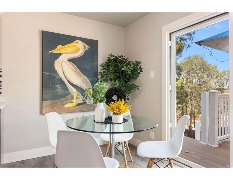 Dining area - 500 Forest Dr