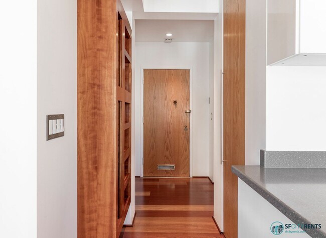 Building Photo - Union Square: Remodeled 1 Bed 1 Bath Corne...