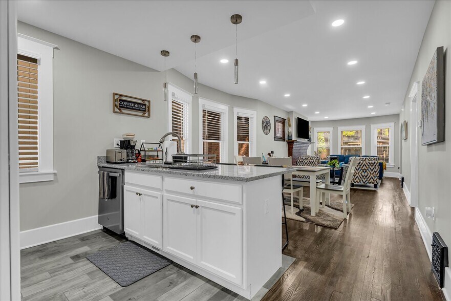 Building Photo - 5238 Commonwealth St