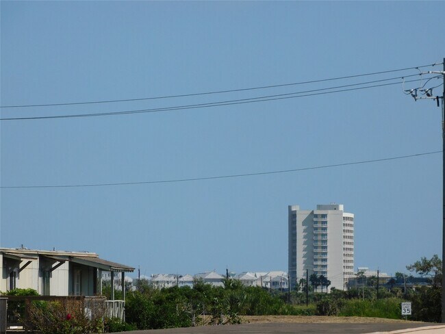 Building Photo - 414 1st St
