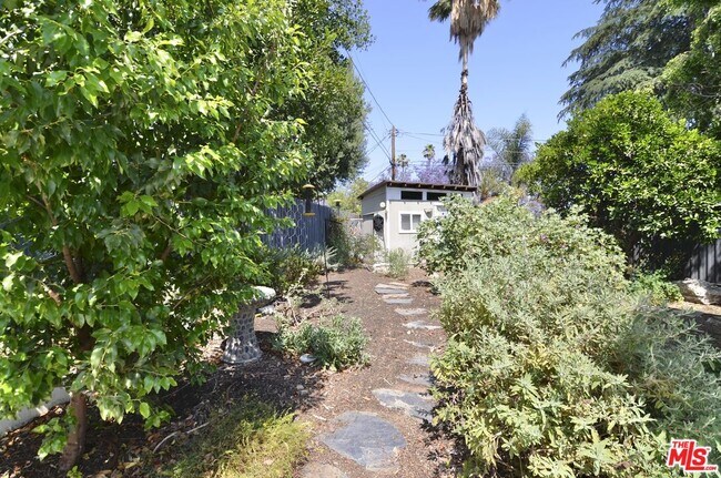 Building Photo - 9342 Debra Ave