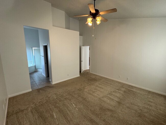 Building Photo - 3-Bed, 2-Bath Standalone Home with 2 Car G...