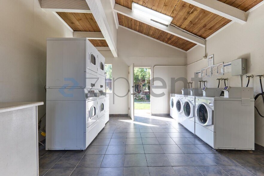 Building Photo - 1010 W MacArthur Blvd