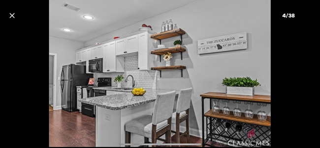 Building Photo - 1030 Binghampton Cir