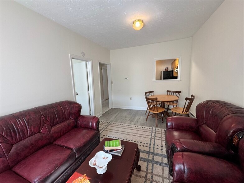 Building Photo - 10 Saunders St