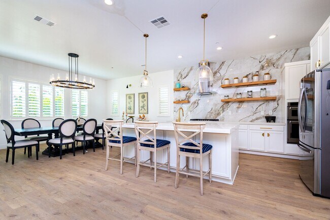 Building Photo - Gorgeous Custom Upgraded Serrano Home!