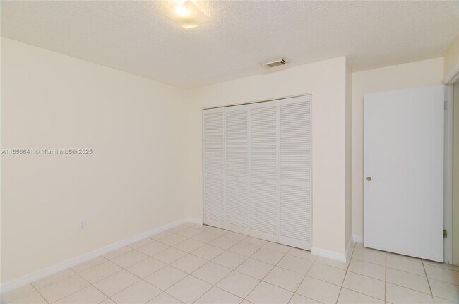Building Photo - 3373 SW 28th Terrace