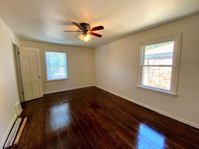 Building Photo - 853-855 Ballard SE