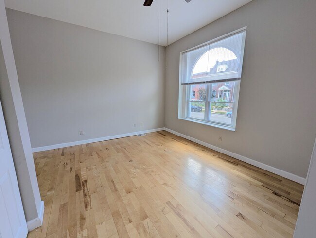 Building Photo - 2600 S Compton Ave