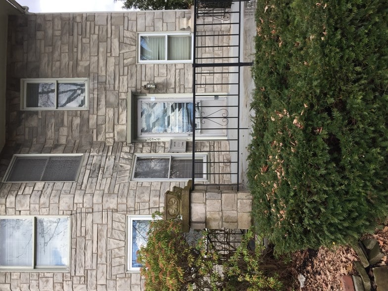 Building Photo - 874 Porter St