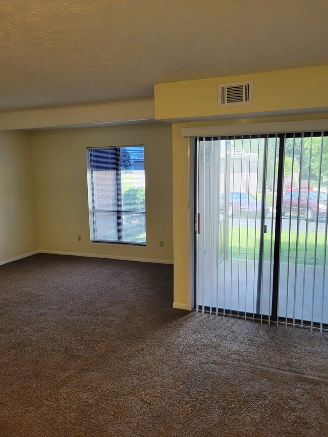 Building Photo - 515 Powell Ln