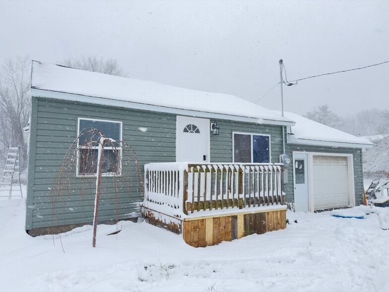 Front - 5009 Hopkins Rd