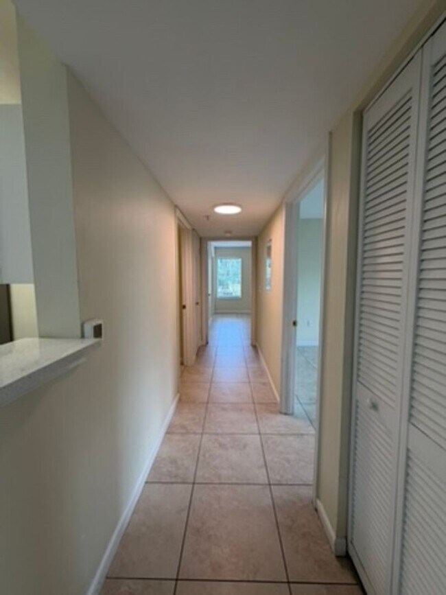 Building Photo - 25% OFF FIRST MONTH'S RENT -- Updated 2 Bedroom First Floor Condo