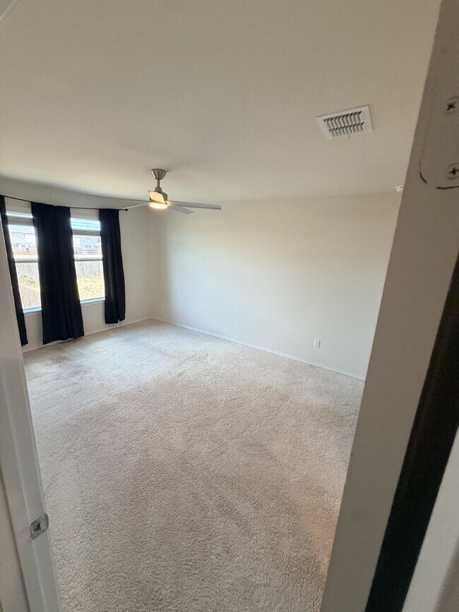 Building Photo - 631 Wild Olive Wy