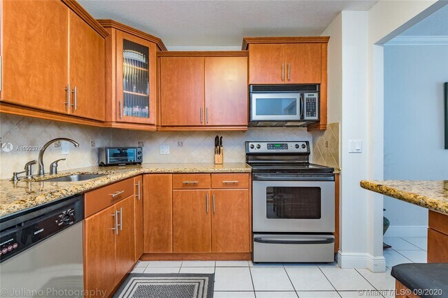 Building Photo - 2101 S Ocean Dr