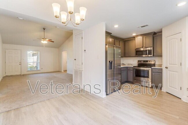 Building Photo - 14037 Fox Hill Dr