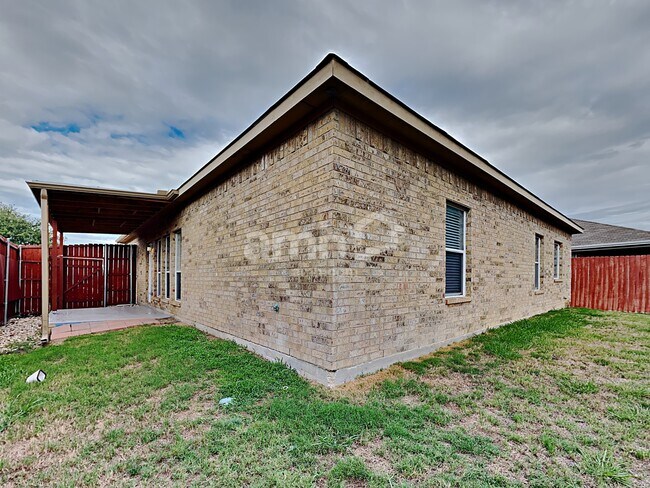 Building Photo - 73 N Highland Dr