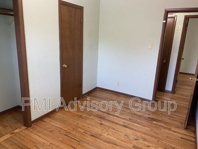 Building Photo - 641 SE 35th St