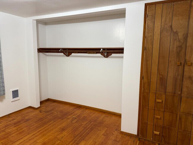 Building Photo - 1915 SE Debord St