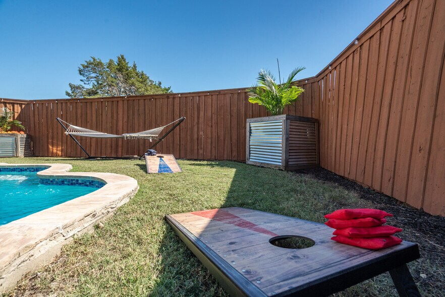 Backyard Pool - 707 Cottonwood Bend Dr