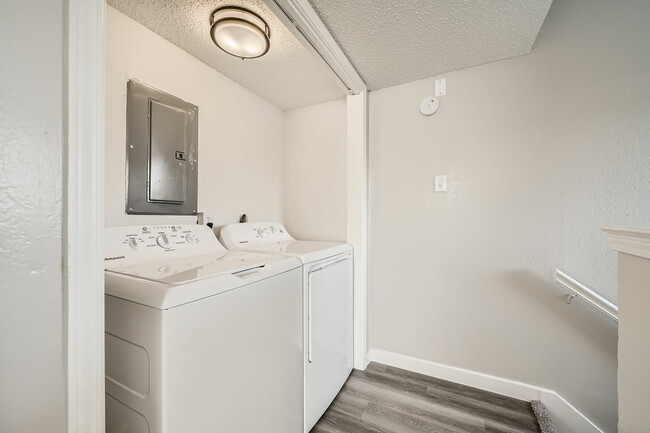 A3 Renovated - 1 Bed 1.5 Bath - Rise Heather Ridge