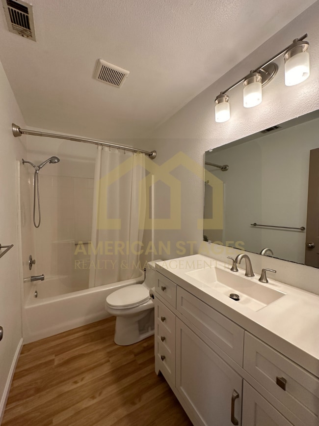 Building Photo - 515 Newport Dr