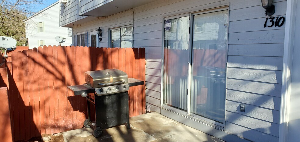 Building Photo - 1310 Firefly Cir