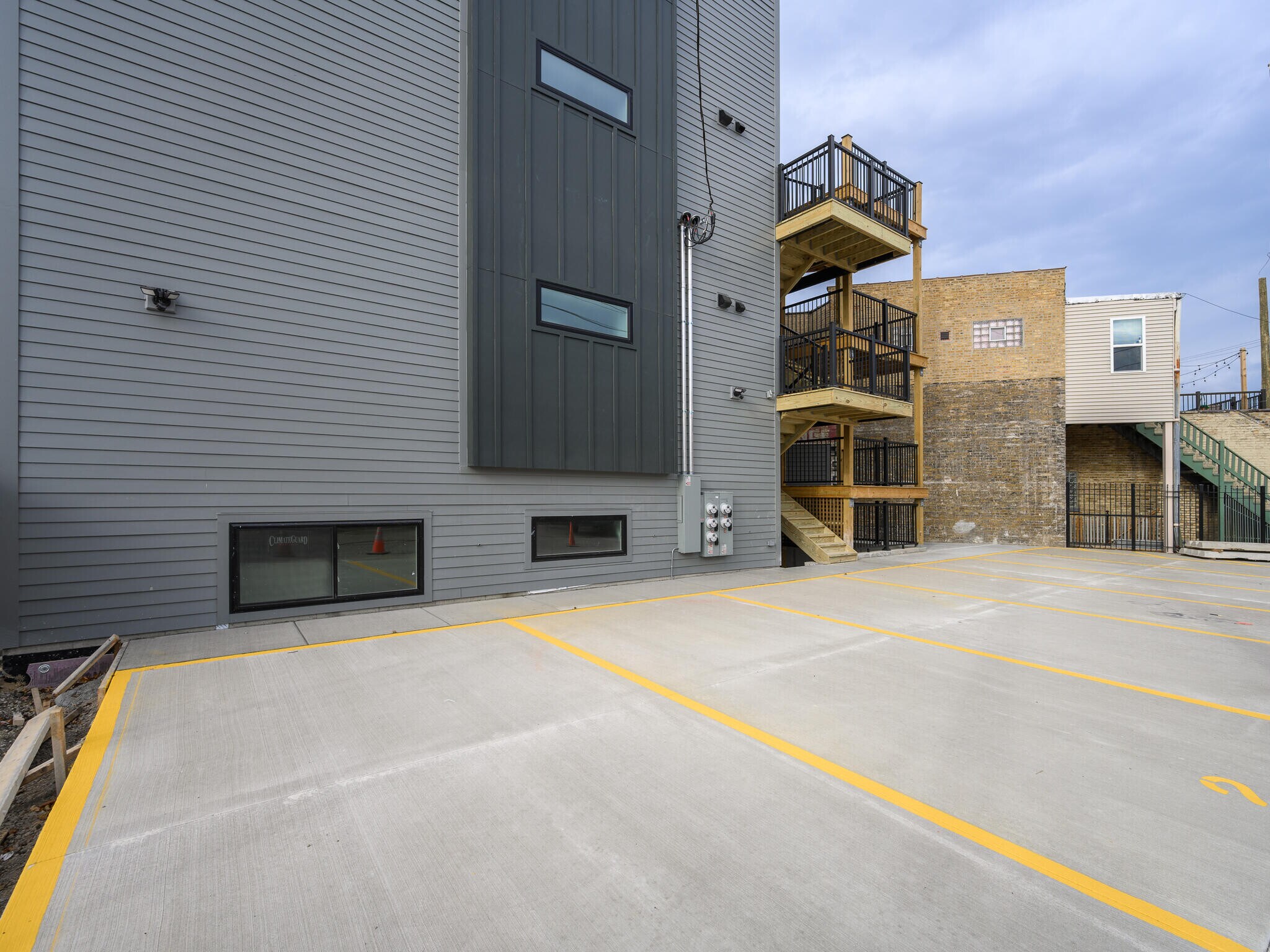 Building Photo - 5528 W Gettysburg St